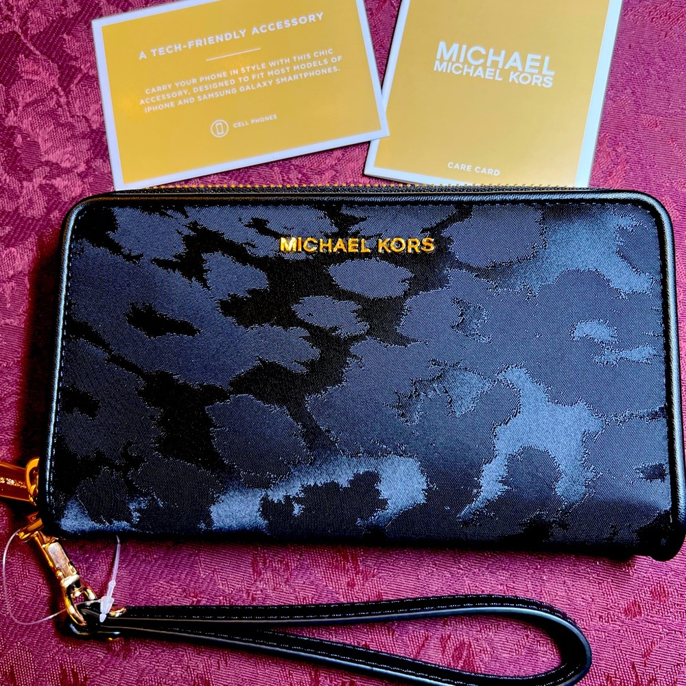 NEW Michael Kors Jet Set LG Flat Multifunction Phone Case Blk Wristlet NWT